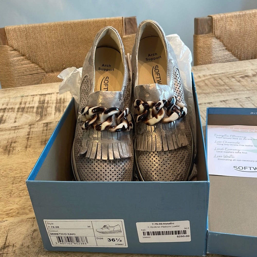 NWT- Softwaves CADIE-M kaki slip-on Platform loafer